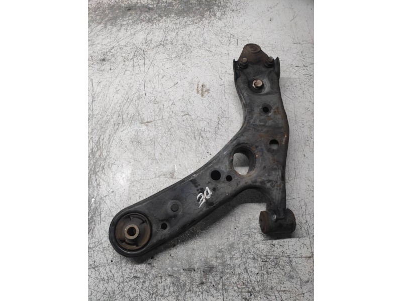 Recambio de brazo suspension inferior delantero derecho para toyota auris luna referencia OEM IAM   