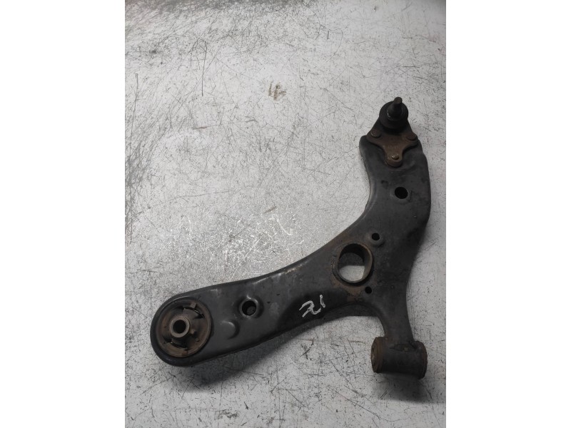 Recambio de brazo suspension inferior delantero izquierdo para toyota auris luna referencia OEM IAM   