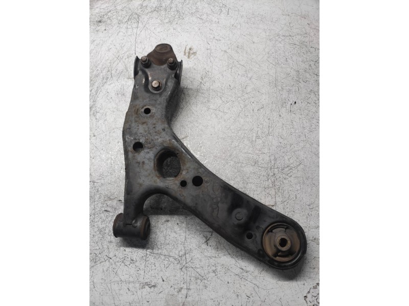 Recambio de brazo suspension inferior delantero izquierdo para toyota auris luna referencia OEM IAM   