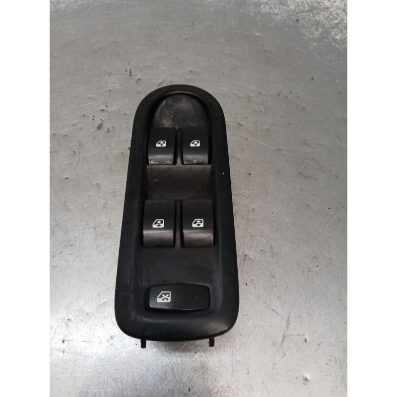 Recambio de mando elevalunas delantero izquierdo para renault megane ii (bm0/1_, cm0/1_) 1.9 dci referencia OEM IAM 820016003 5P