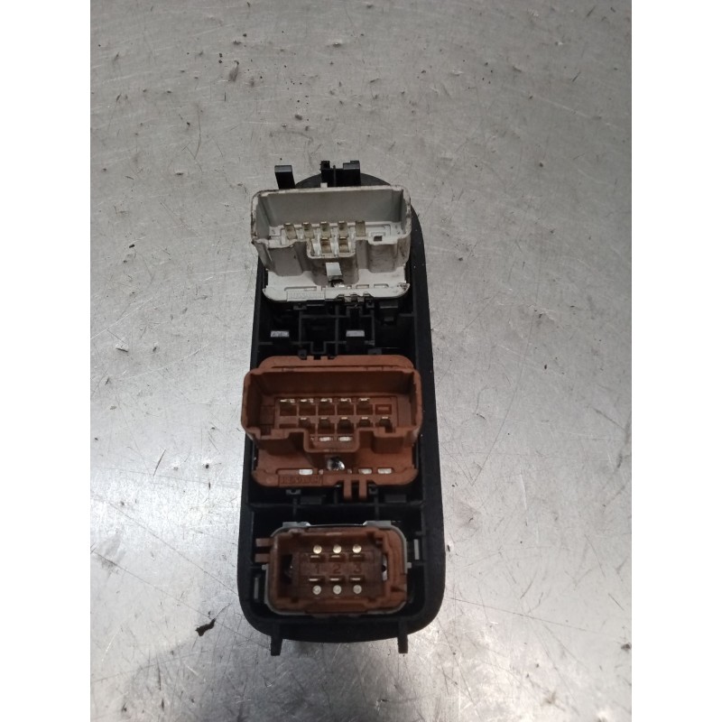 Recambio de mando elevalunas delantero izquierdo para renault megane ii (bm0/1_, cm0/1_) 1.9 dci referencia OEM IAM 820016003 5P