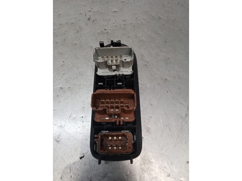 Recambio de mando elevalunas delantero izquierdo para renault megane ii (bm0/1_, cm0/1_) 1.9 dci referencia OEM IAM 820016003 5P