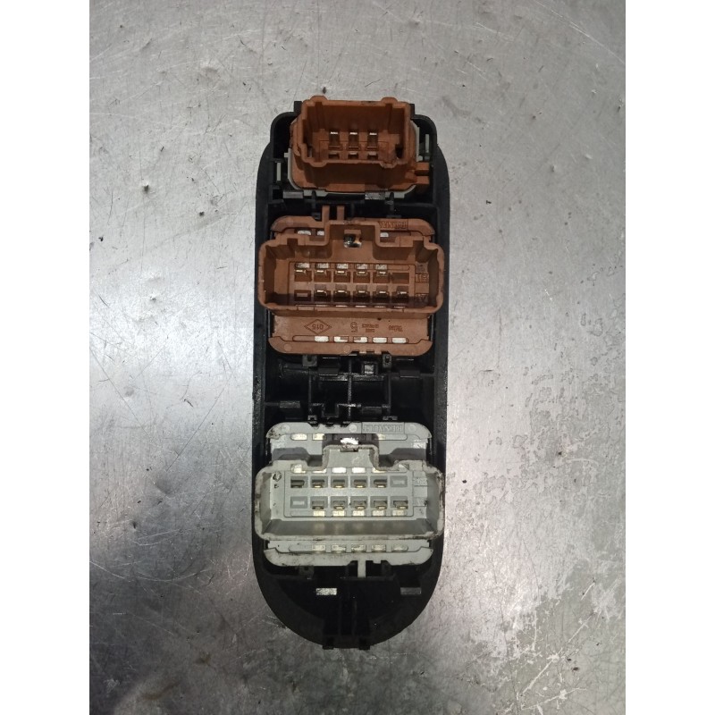 Recambio de mando elevalunas delantero izquierdo para renault megane ii (bm0/1_, cm0/1_) 1.9 dci referencia OEM IAM 820016003 5P