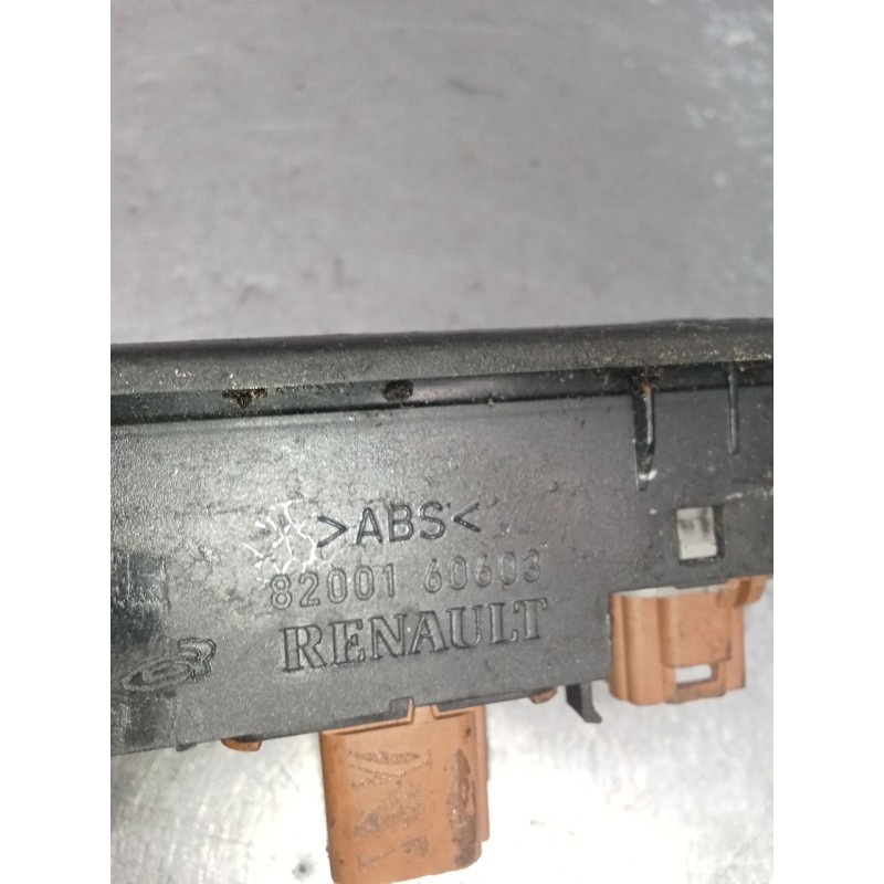 Recambio de mando elevalunas delantero izquierdo para renault megane ii (bm0/1_, cm0/1_) 1.9 dci referencia OEM IAM 820016003 5P