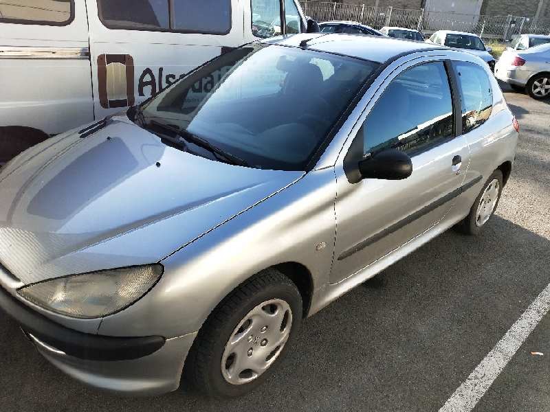 peugeot 206 berlina del año 2000