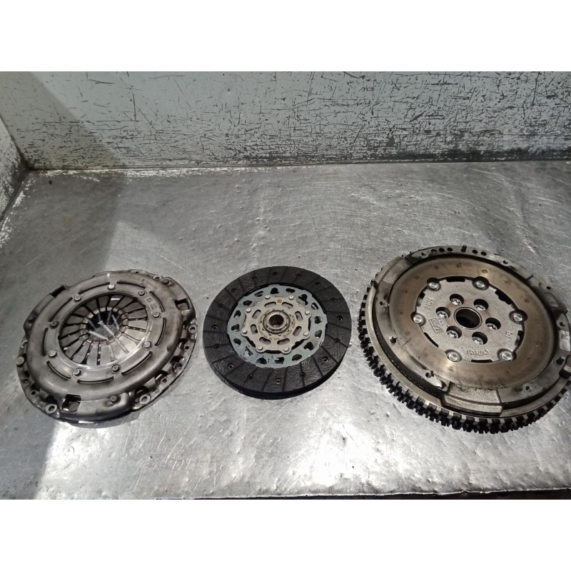 Recambio de kit embrague para dacia sandero iii 1.0 tce 100 referencia OEM IAM 301019176R 123100749R 3021032J0R 24