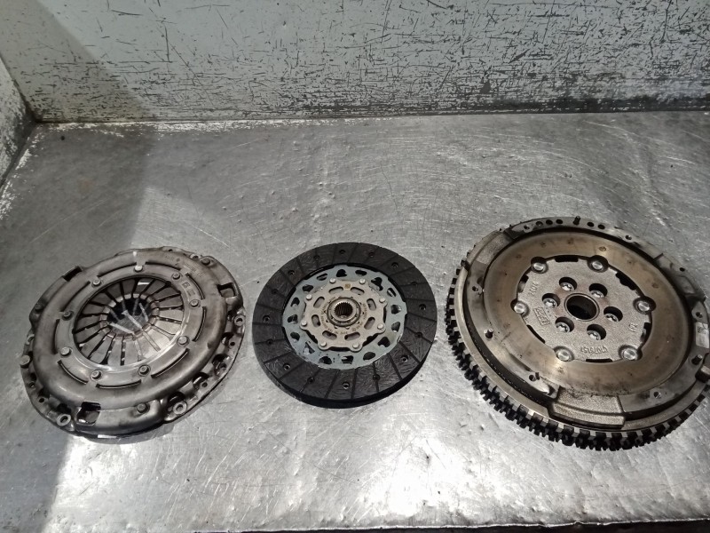 Recambio de kit embrague para dacia sandero iii 1.0 tce 100 referencia OEM IAM 301019176R 123100749R 3021032J0R 24