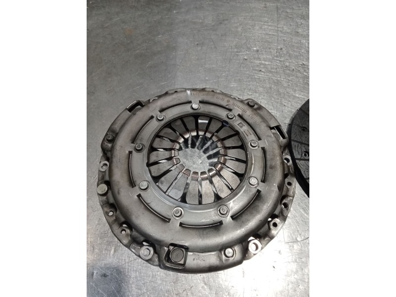 Recambio de kit embrague para dacia sandero iii 1.0 tce 100 referencia OEM IAM 301019176R 123100749R 3021032J0R 24