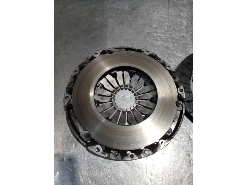 Recambio de kit embrague para dacia sandero iii 1.0 tce 100 referencia OEM IAM 301019176R 123100749R 3021032J0R 24