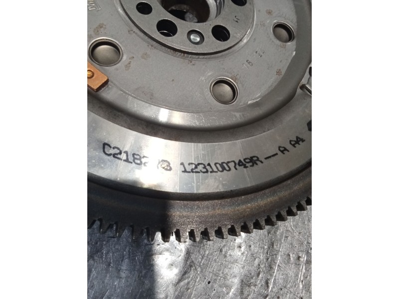 Recambio de kit embrague para dacia sandero iii 1.0 tce 100 referencia OEM IAM 301019176R 123100749R 3021032J0R 24