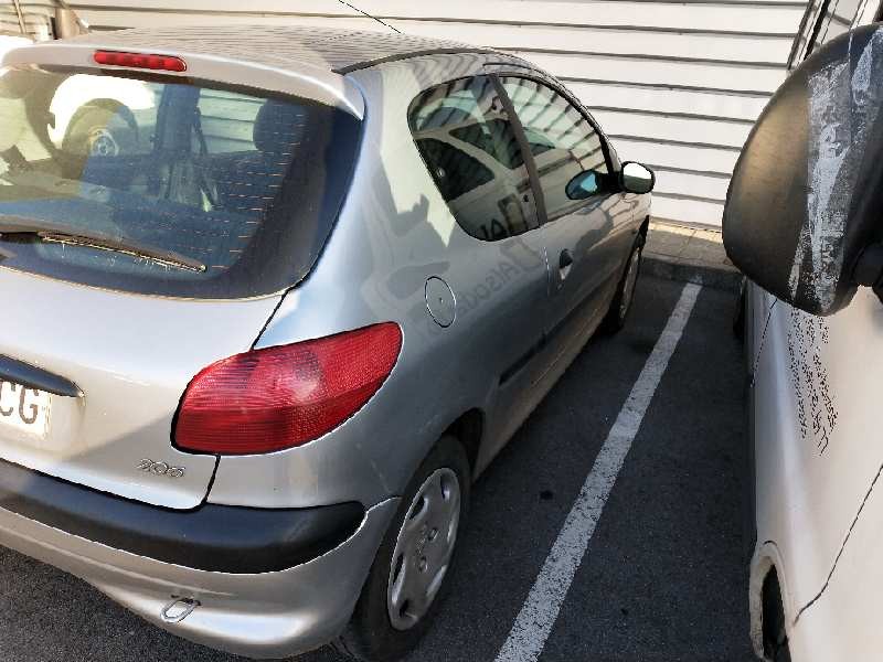 peugeot 206 berlina del año 2000