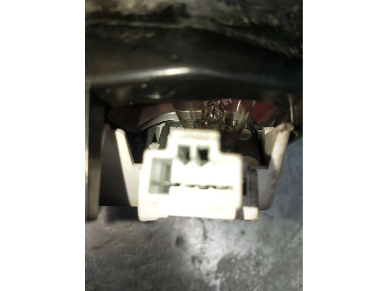 Recambio de piloto trasero izquierdo para nissan primera (p10) 2.0 16v referencia OEM IAM   1990