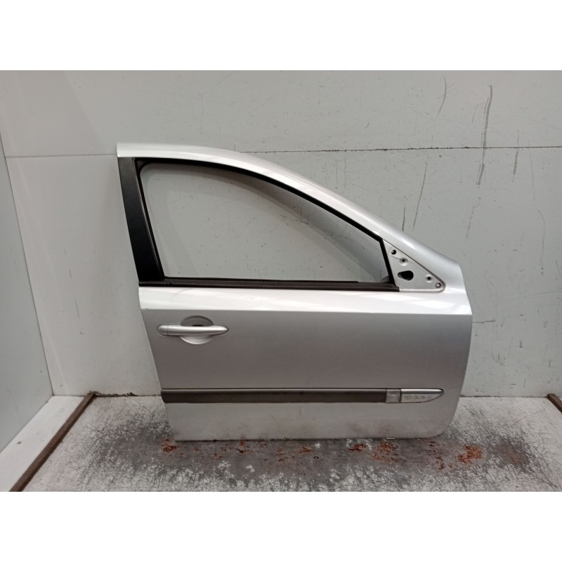 Recambio de puerta delantera derecha para renault laguna ii (bg0/1_) 1.9 dci (bg1a, bg1v) referencia OEM IAM   4P
