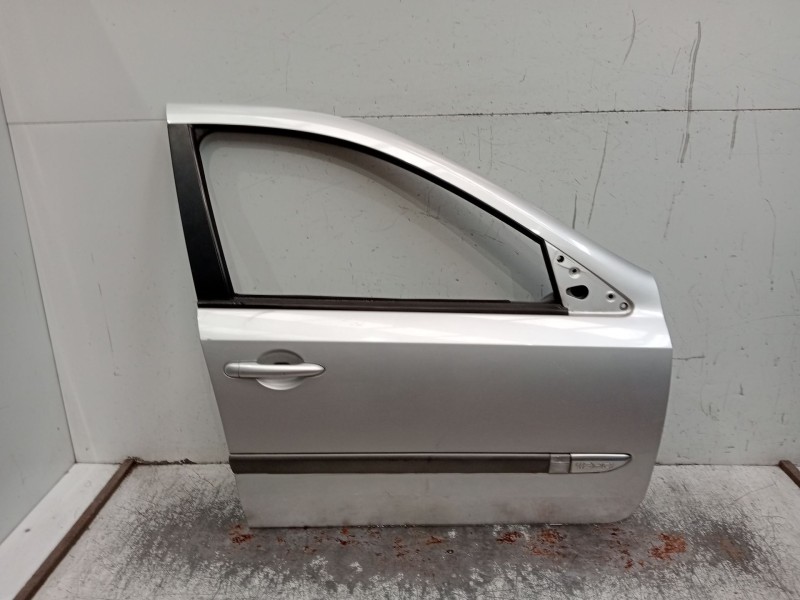 Recambio de puerta delantera derecha para renault laguna ii (bg0/1_) 1.9 dci (bg1a, bg1v) referencia OEM IAM   4P