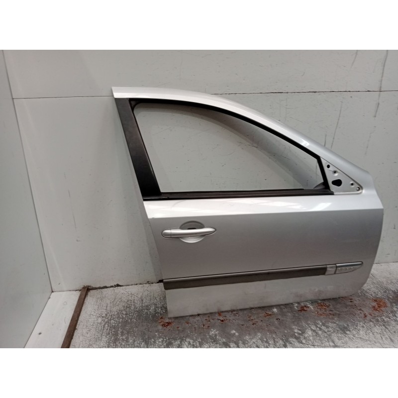Recambio de puerta delantera derecha para renault laguna ii (bg0/1_) 1.9 dci (bg1a, bg1v) referencia OEM IAM   4P