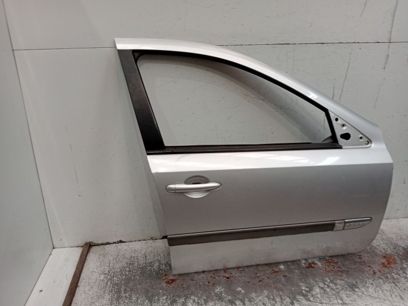 Recambio de puerta delantera derecha para renault laguna ii (bg0/1_) 1.9 dci (bg1a, bg1v) referencia OEM IAM   4P