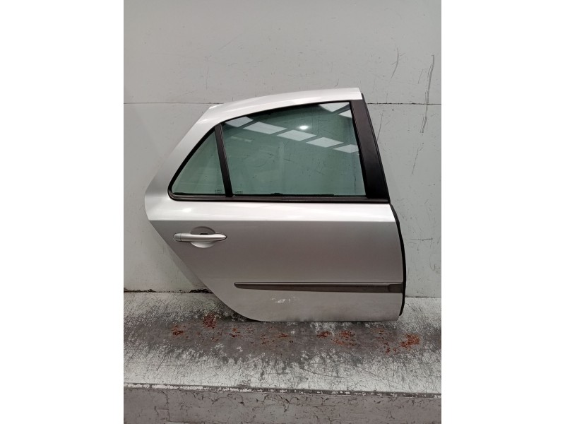 Recambio de puerta trasera derecha para renault laguna ii (bg0/1_) 1.9 dci (bg1a, bg1v) referencia OEM IAM   4P