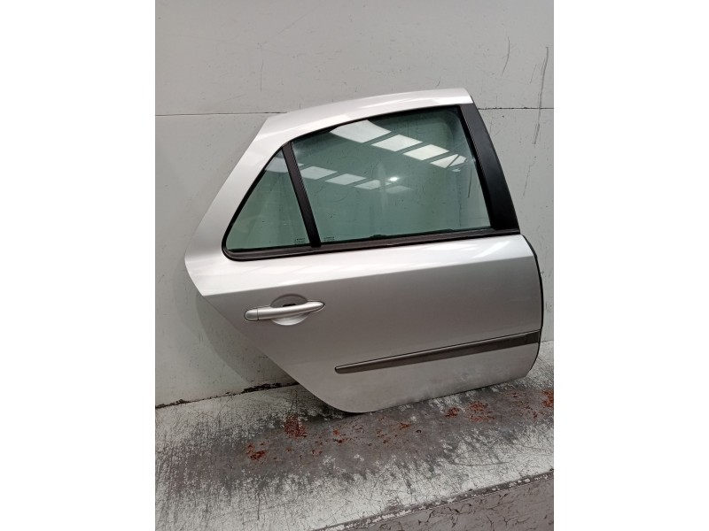 Recambio de puerta trasera derecha para renault laguna ii (bg0/1_) 1.9 dci (bg1a, bg1v) referencia OEM IAM   4P