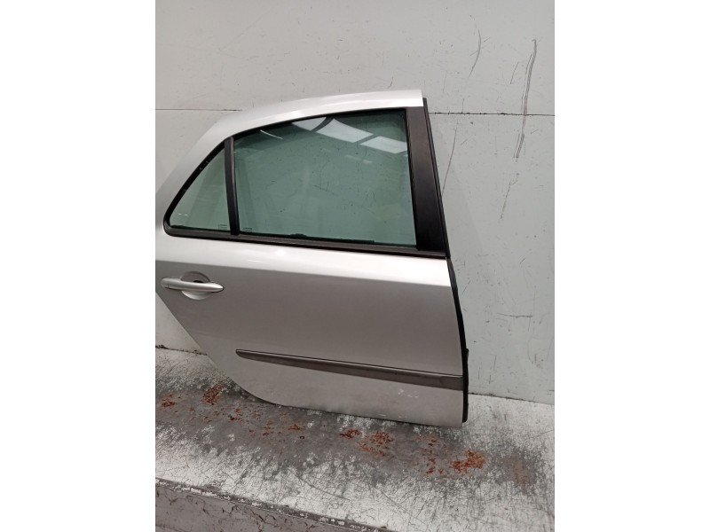 Recambio de puerta trasera derecha para renault laguna ii (bg0/1_) 1.9 dci (bg1a, bg1v) referencia OEM IAM   4P