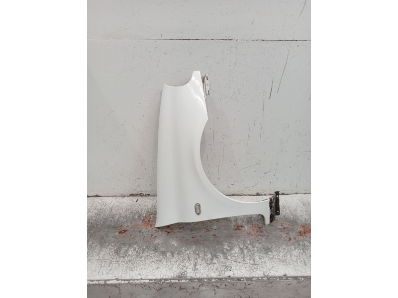 Recambio de aleta delantera derecha para renault clio ii (bb_, cb_) 1.2 (bb0a, bb0f, bb10, bb1k, bb28, bb2d, bb2h, cb0a,... refe