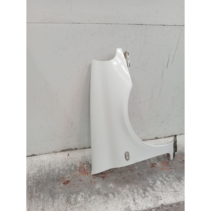 Recambio de aleta delantera derecha para renault clio ii (bb_, cb_) 1.2 (bb0a, bb0f, bb10, bb1k, bb28, bb2d, bb2h, cb0a,... refe