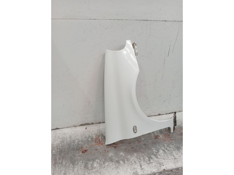 Recambio de aleta delantera derecha para renault clio ii (bb_, cb_) 1.2 (bb0a, bb0f, bb10, bb1k, bb28, bb2d, bb2h, cb0a,... refe