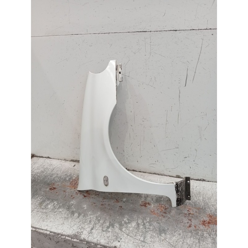 Recambio de aleta delantera derecha para renault clio ii (bb_, cb_) 1.2 (bb0a, bb0f, bb10, bb1k, bb28, bb2d, bb2h, cb0a,... refe