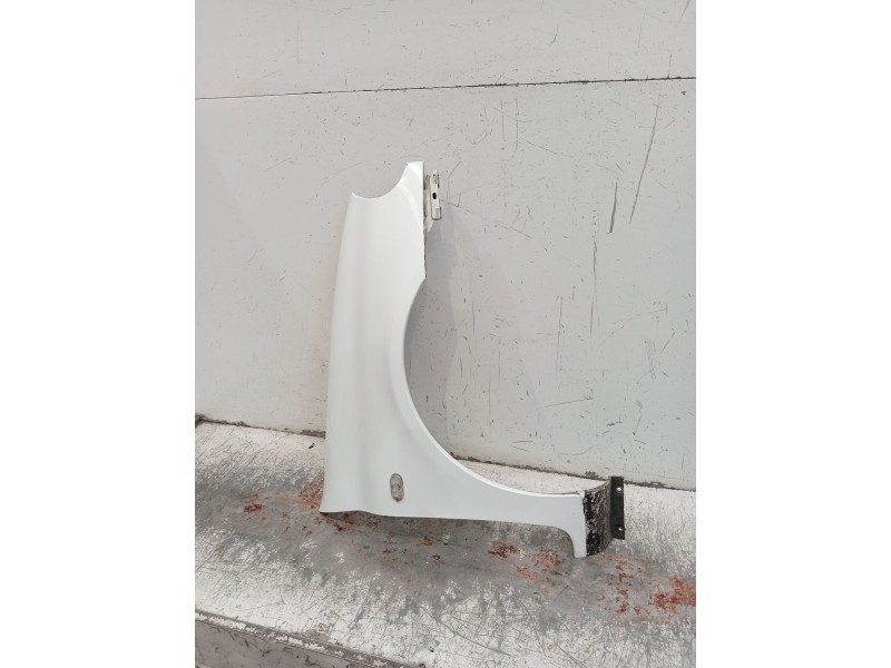 Recambio de aleta delantera derecha para renault clio ii (bb_, cb_) 1.2 (bb0a, bb0f, bb10, bb1k, bb28, bb2d, bb2h, cb0a,... refe