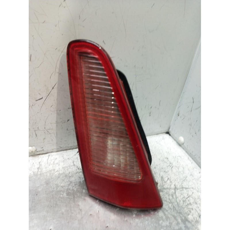 Recambio de piloto trasero derecho interior para alfa romeo 147 (937_) 1.9 jtdm 8v (937.axd1a, 937.axu1a, 937.bxu1a) referencia 