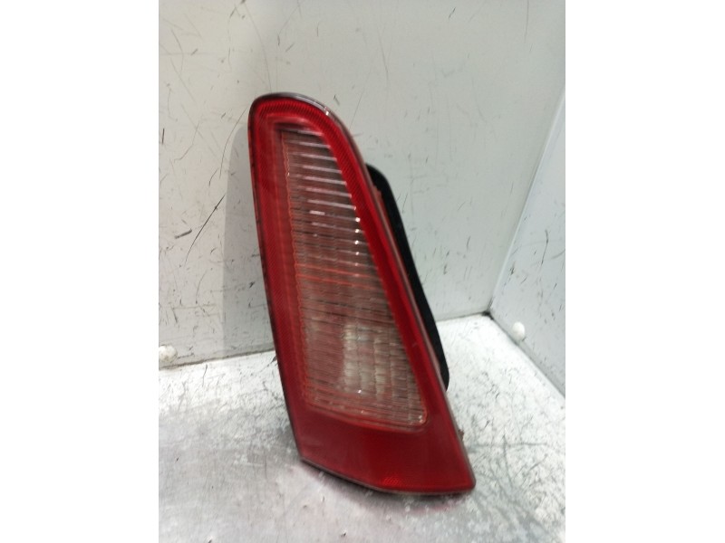 Recambio de piloto trasero derecho interior para alfa romeo 147 (937_) 1.9 jtdm 8v (937.axd1a, 937.axu1a, 937.bxu1a) referencia 