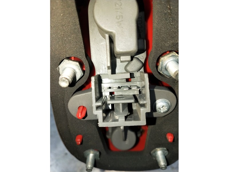 Recambio de piloto trasero izquierdo para alfa romeo 147 (937_) 1.9 jtdm 8v (937.axd1a, 937.axu1a, 937.bxu1a) referencia OEM IAM