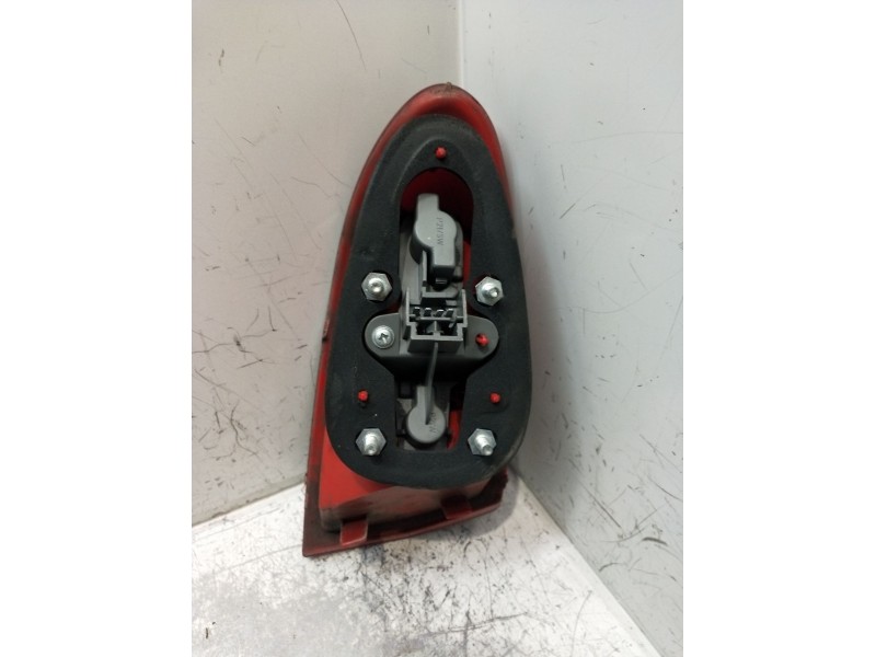 Recambio de piloto trasero derecho para alfa romeo 147 (937_) 1.9 jtdm 8v (937.axd1a, 937.axu1a, 937.bxu1a) referencia OEM IAM  