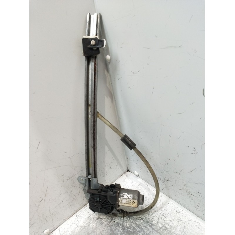 Recambio de elevalunas trasero derecho para renault laguna ii (bg0/1_) 1.9 dci (bg1a, bg1v) referencia OEM IAM 8200485202 5P 200