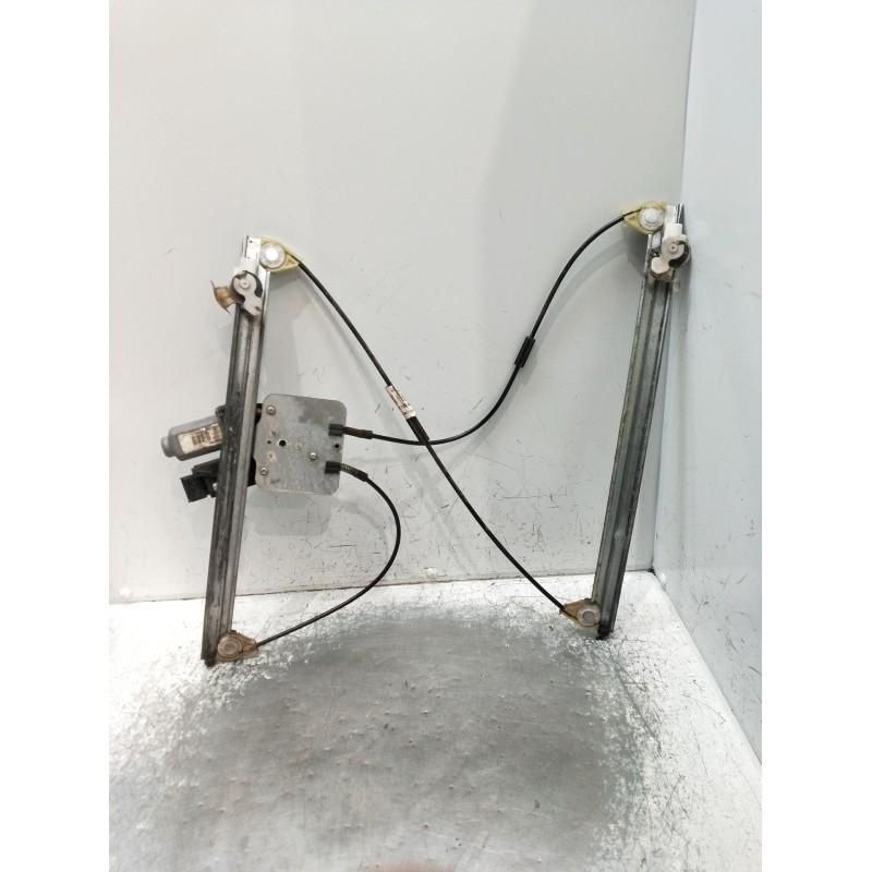 Recambio de elevalunas delantero izquierdo para renault laguna ii (bg0/1_) 1.9 dci (bg1a, bg1v) referencia OEM IAM  5P 2005