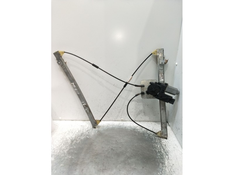 Recambio de elevalunas delantero izquierdo para renault laguna ii (bg0/1_) 1.9 dci (bg1a, bg1v) referencia OEM IAM  5P 2005