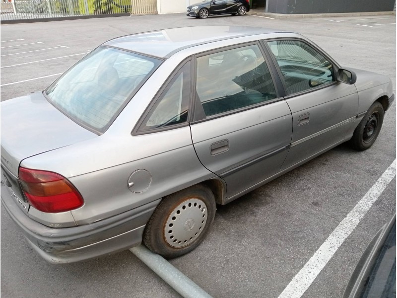 opel astra f berlina del año 1994