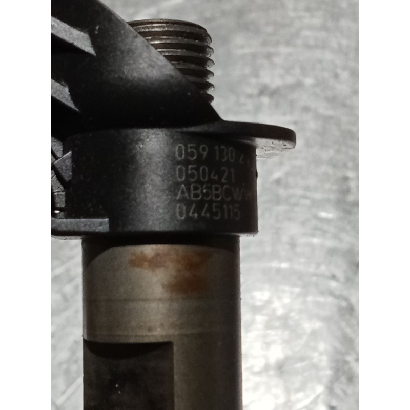 Recambio de inyector para volkswagen touareg (7la) 3.2 v6 24v referencia OEM IAM 059130277AB 0504213242 0445115037 BOSCH