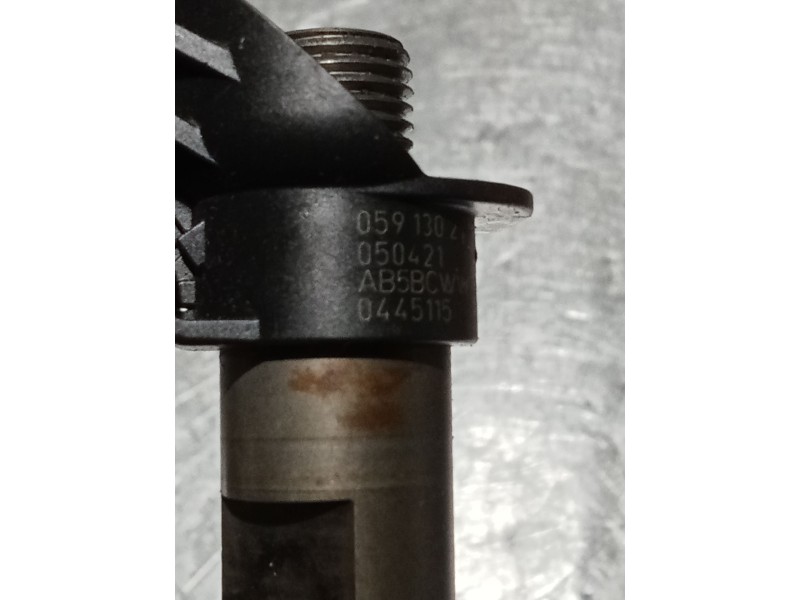 Recambio de inyector para volkswagen touareg (7la) 3.2 v6 24v referencia OEM IAM 059130277AB 0504213242 0445115037 BOSCH