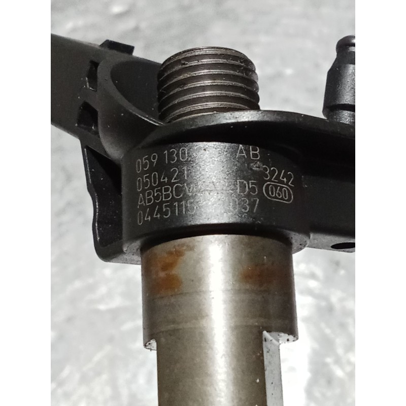 Recambio de inyector para volkswagen touareg (7la) 3.2 v6 24v referencia OEM IAM 059130277AB 0504213242 0445115037 BOSCH