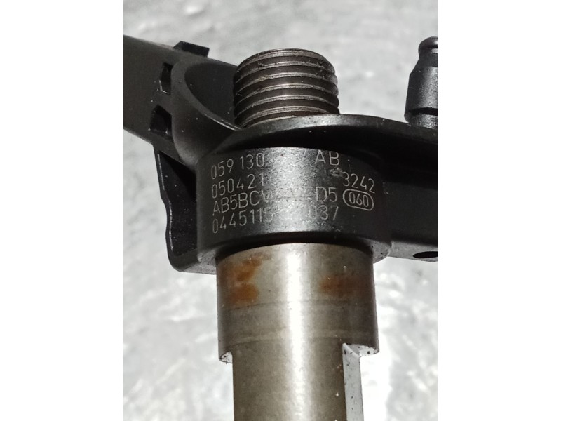 Recambio de inyector para volkswagen touareg (7la) 3.2 v6 24v referencia OEM IAM 059130277AB 0504213242 0445115037 BOSCH