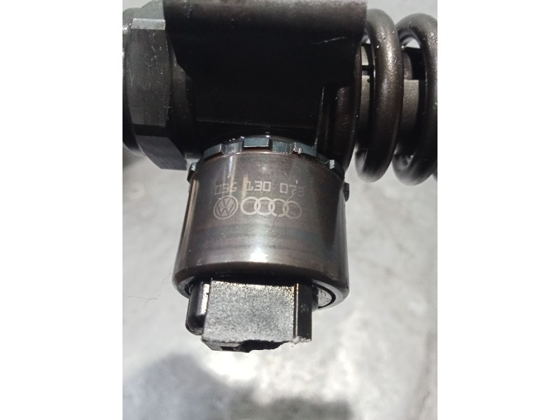 Recambio de inyector para audi a4 b7 (8ec) 2.0 tdi 16v referencia OEM IAM 03G130073G 0414720404 BOSCH