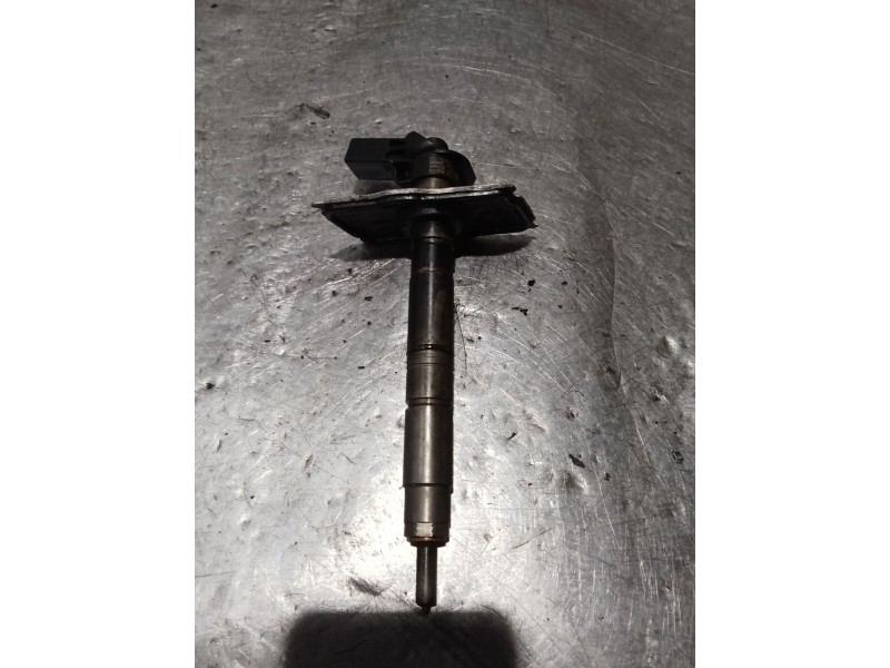 Recambio de inyector para volkswagen passat b6 (3c2) 2.0 tdi 16v referencia OEM IAM 03L130277 0445116030 1172 