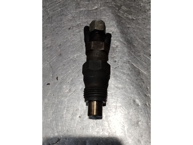 Recambio de inyector para nissan terrano ii (r20) 2.7 tdi 4wd referencia OEM IAM KCA17S42 BOSCH 