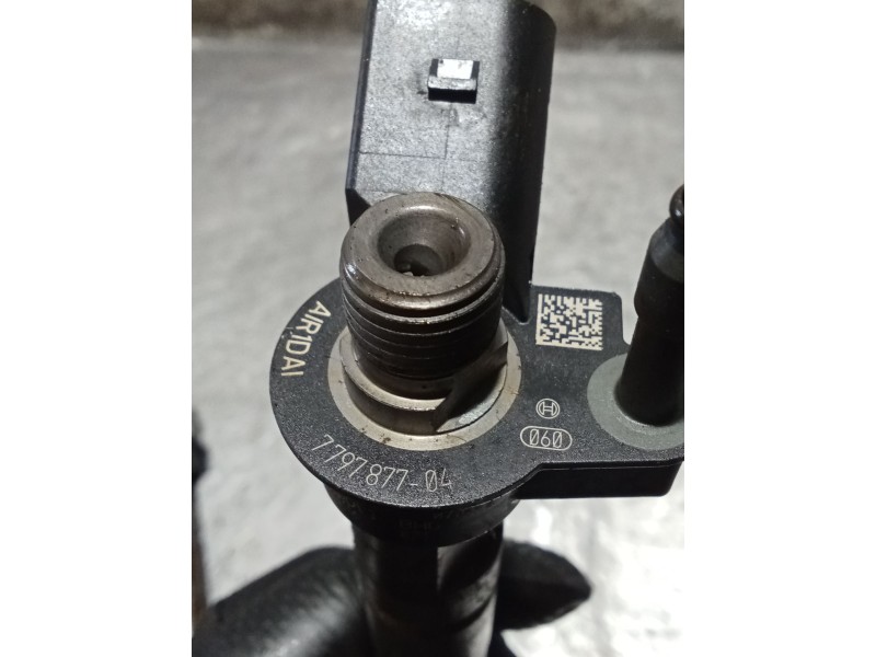Recambio de inyector para bmw 1 (e81) 118 d referencia OEM IAM 7797877-04  