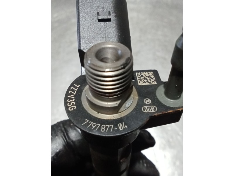 Recambio de inyector para bmw 1 (e81) 118 d referencia OEM IAM 7797877-04  