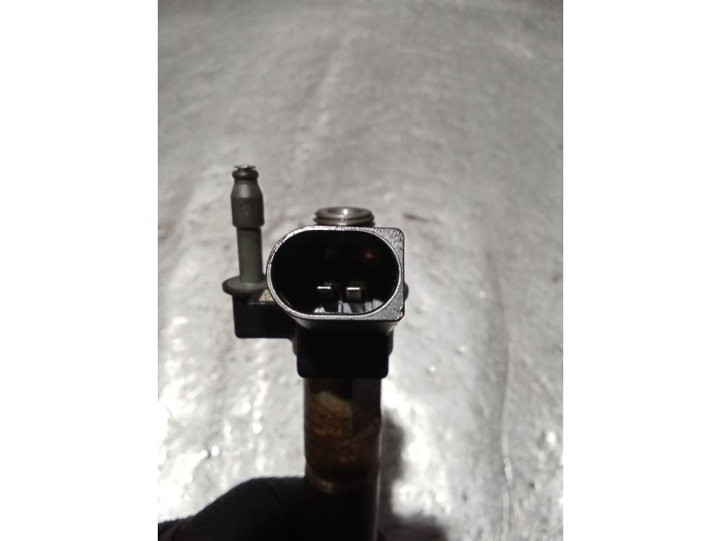 Recambio de inyector para bmw 1 (e81) 118 d referencia OEM IAM 7797877-04  