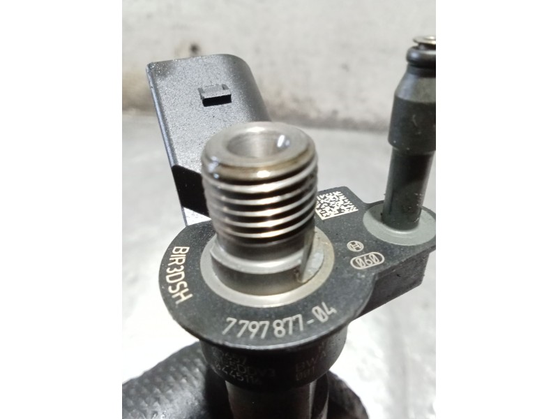 Recambio de inyector para bmw 1 (e81) 118 d referencia OEM IAM 7797877-04  
