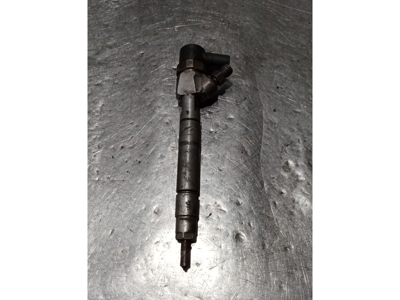 Recambio de inyector para jeep gr.cherokee (wj/wg) 2.7 crd limited referencia OEM IAM 0445110204 A6120700587 BOSCH