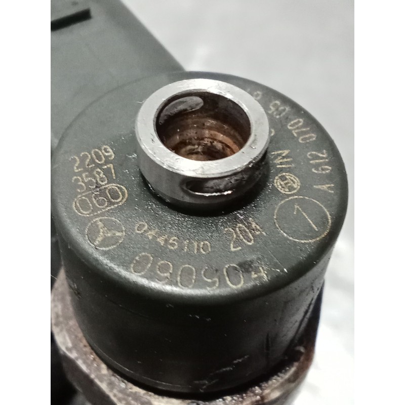 Recambio de inyector para jeep gr.cherokee (wj/wg) 2.7 crd limited referencia OEM IAM 0445110204 A6120700587 BOSCH