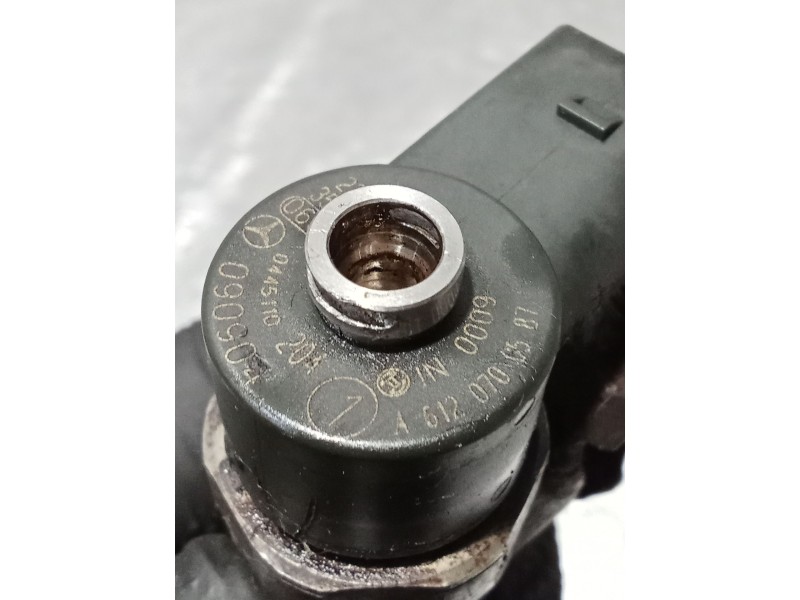 Recambio de inyector para jeep gr.cherokee (wj/wg) 2.7 crd limited referencia OEM IAM 0445110204 A6120700587 BOSCH